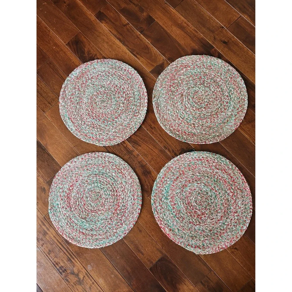 4 Folk Art red green cream Country Farmhouse Braided Placemats 15